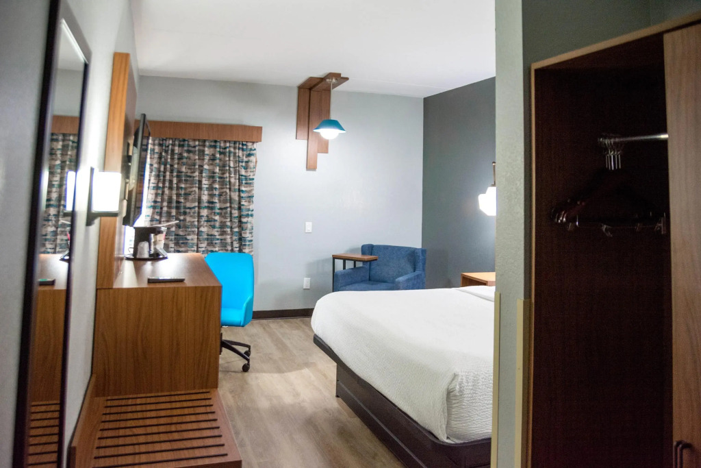 La Quinta Inn & Suites by Wyndham Fayetteville I-95