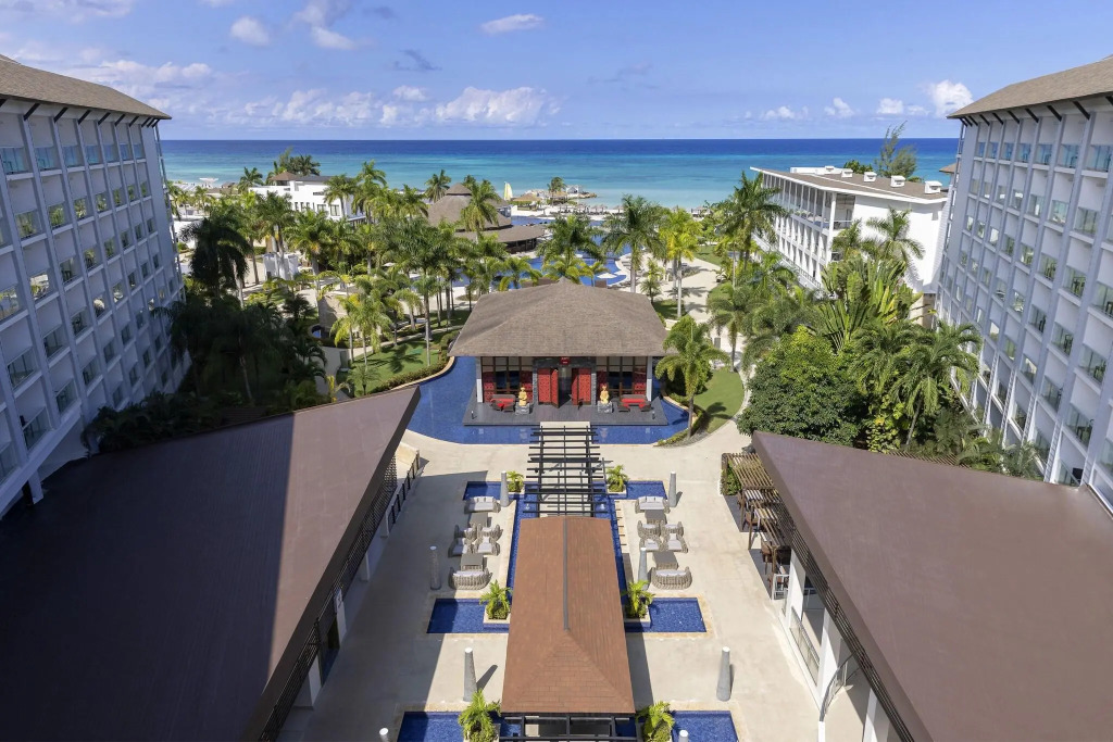 Royalton Hideaway Blue Waters