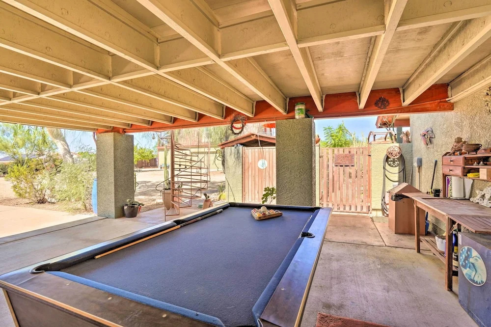 Dreamy Desert Studio w/ Deck + Pool Access!