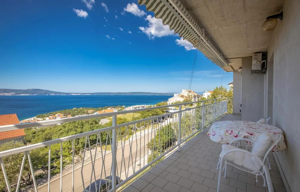 Nice apartment in Novi Vinodolski w/ WiFi and 3 Bedrooms