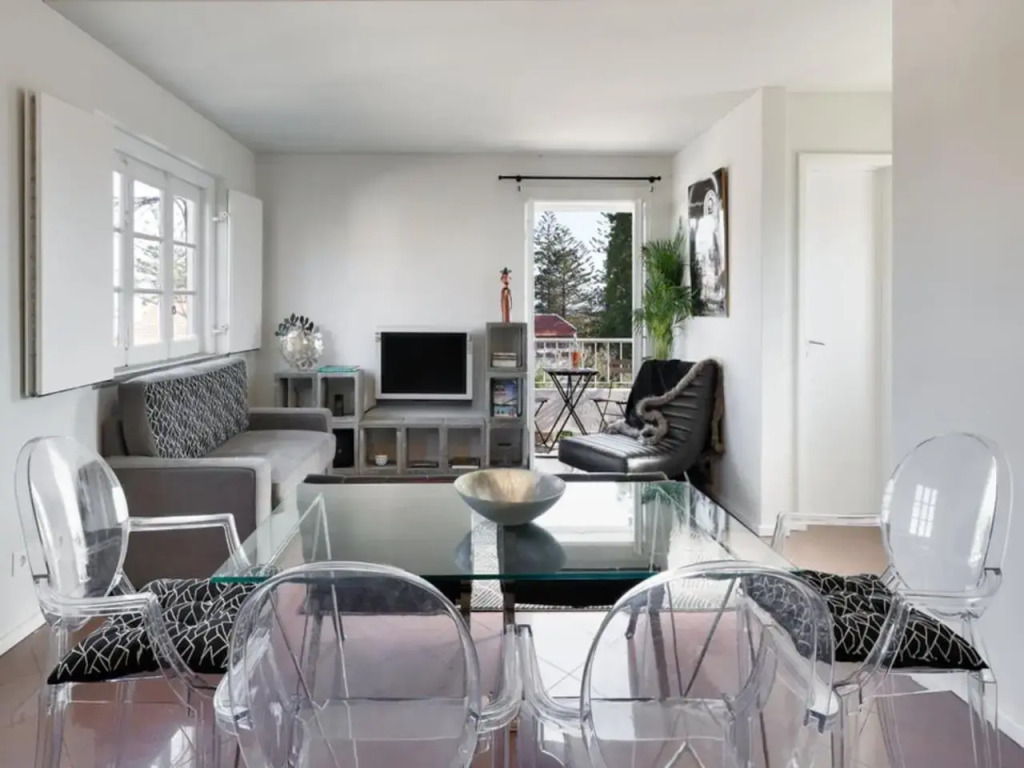 Carcavelos Beach&Bike House (view, parking, wi-fi)