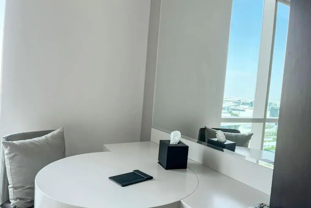 GR Elite- Damac Studio with Kingdom Tower View