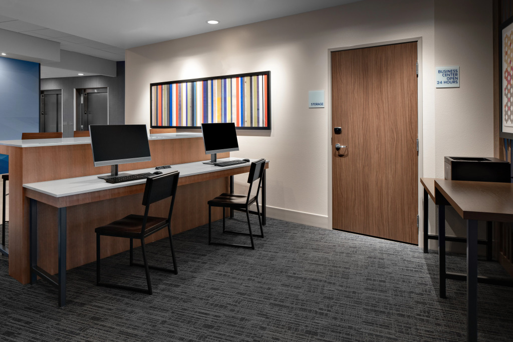 Holiday Inn Express & Suites Elkhorn - Lake Geneva Area by IHG