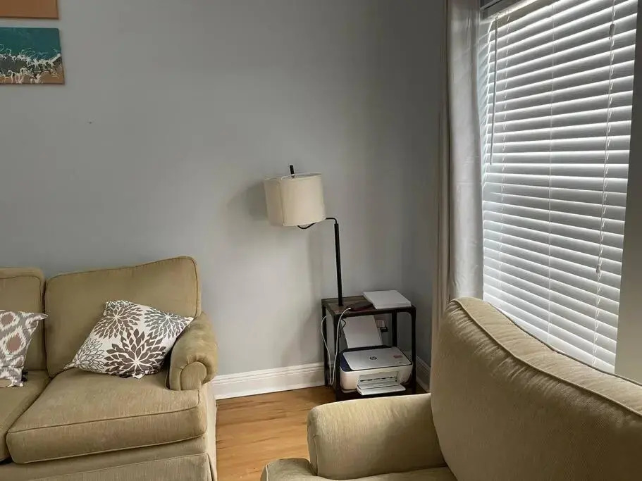 Cheerful 3-bedrooms with free parking on premises