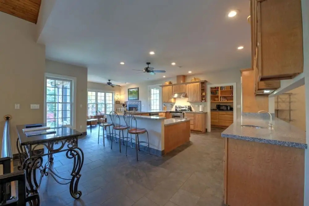Lake Serenity - 6 Br Home