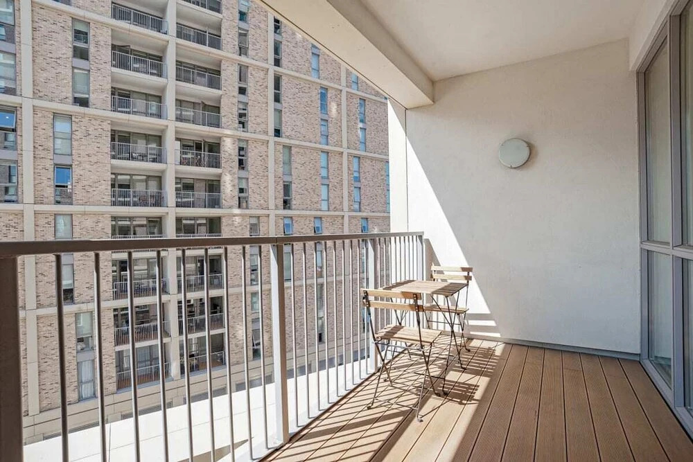 Stunning 1-bed apt W/roof Terrace in Canning Town