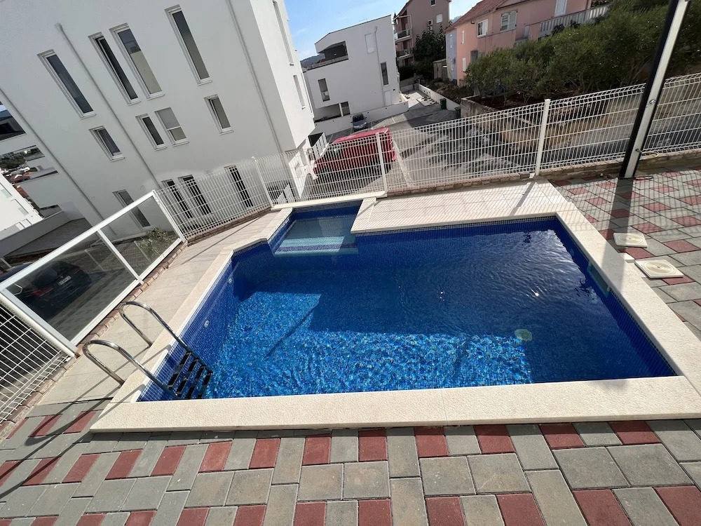 Oceanview Deluxe Penthouse Apartment With 89m2 Living Space & 90m2 Roof Terrace