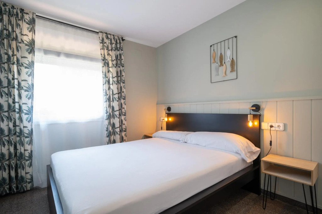 Sabina in L'Escala with 6 bedrooms and 3 bathrooms