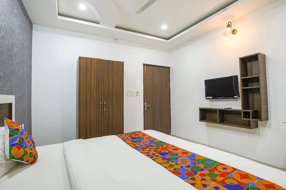 FabExpress Vinayak Palace