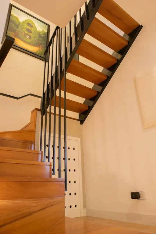 w Inviting 3BR w Balcony in Hip Miraflores