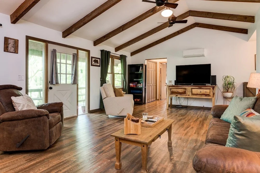 Spy Rock - 3 Br Cabin