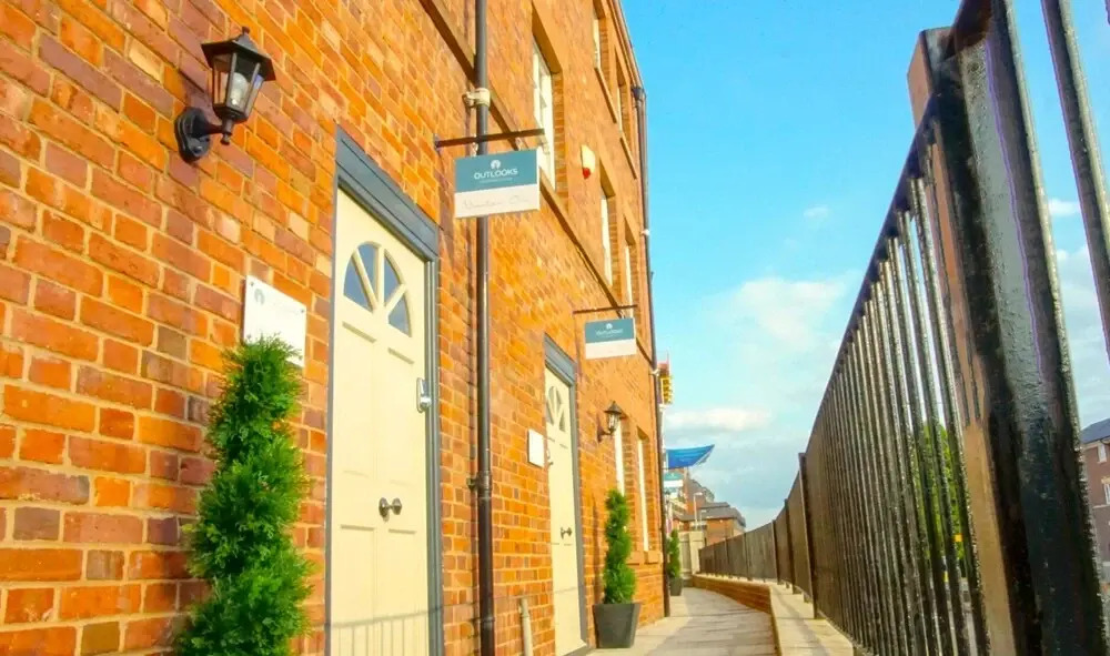 The Gathering Chester 4 Sleeps 14 Very Close to City Centre Racecourse Within Walls