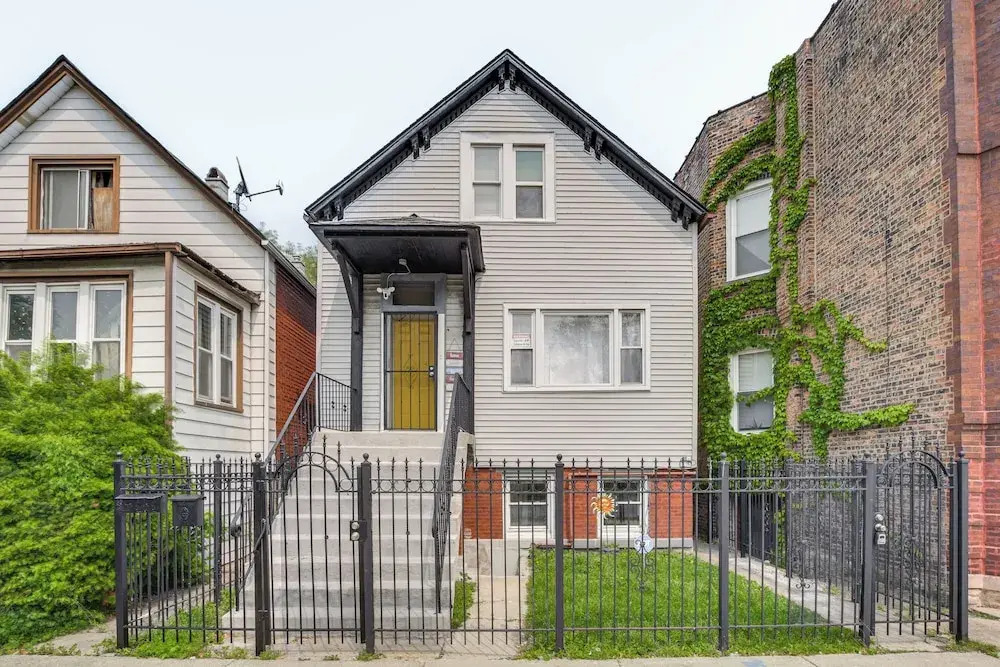 Dog-friendly Apt w/ Yard: 10 Mi to Downtown