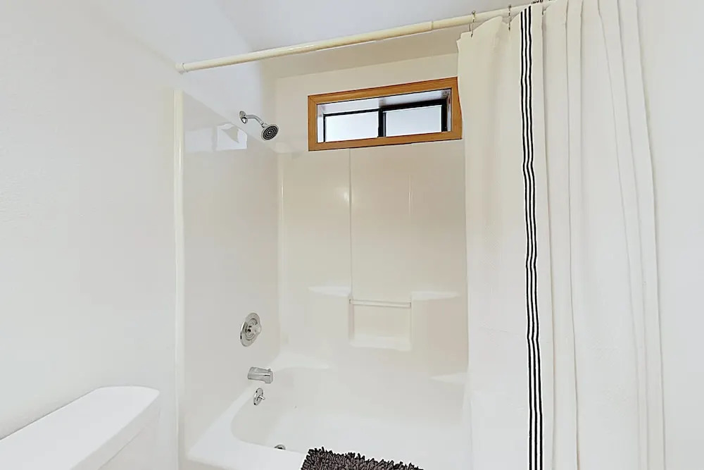 New Listing! Quiet W/ Hot Tub & Sharc Passes 3 Bedroom Home