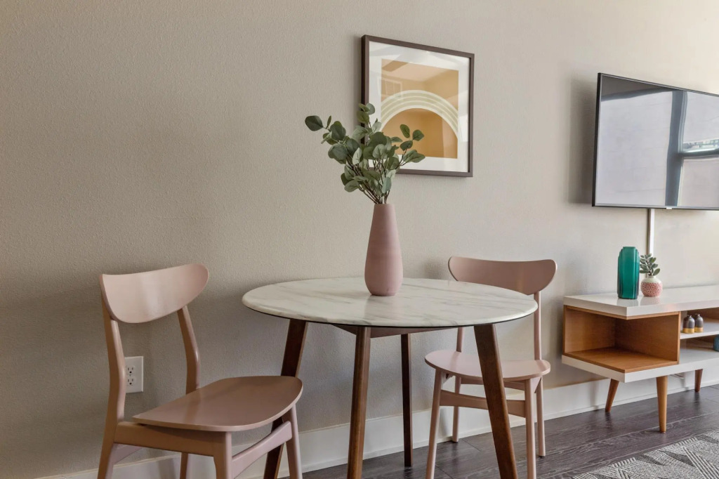 Denver | Grand Studio Riverfront Apartment
