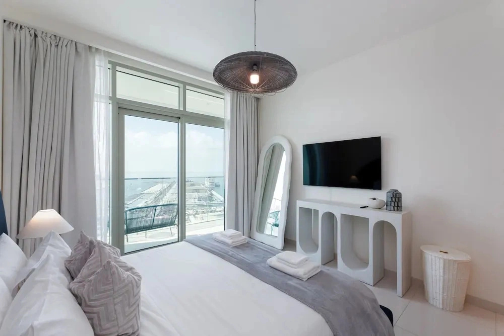 Stylish Emaar Beachfront 2BR w Beach Access