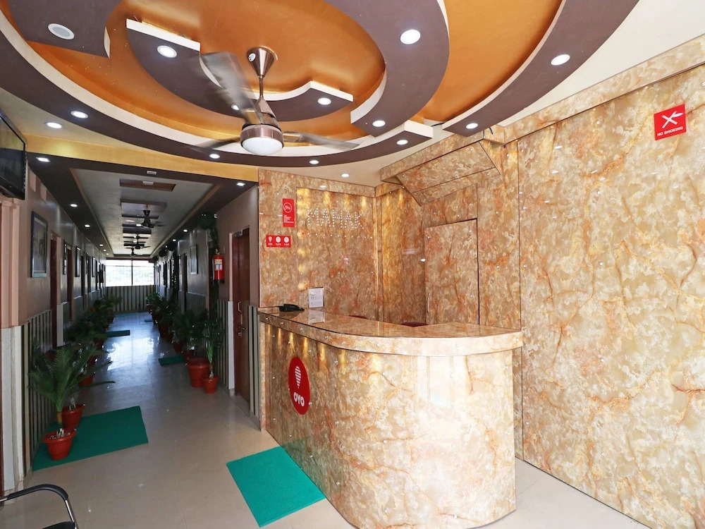 OYO 13234 Hotel Mahak