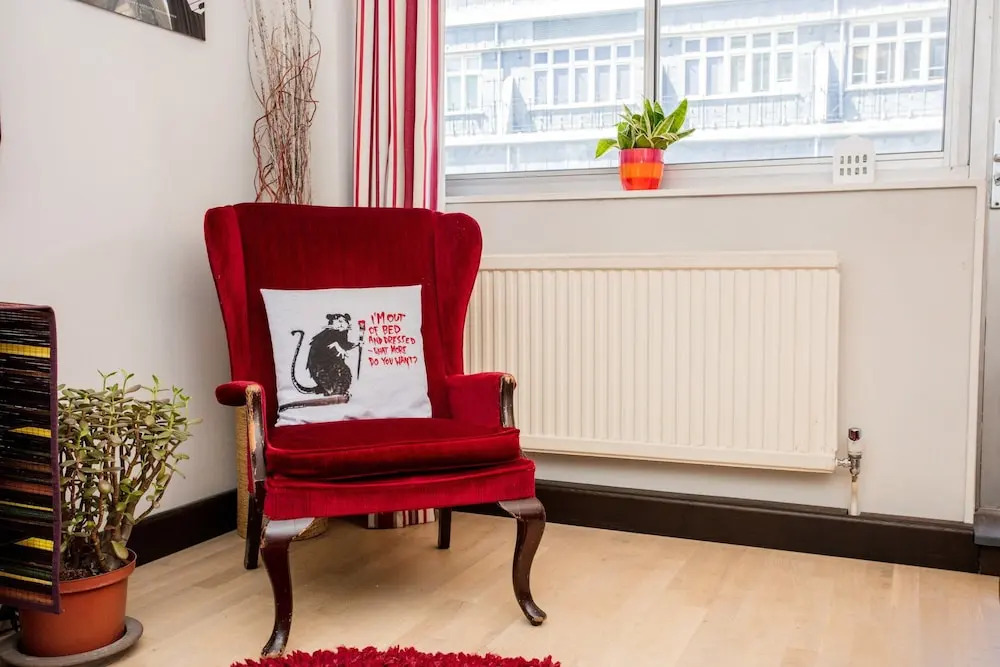 2 Bedroom Central London Apartment With Balcony