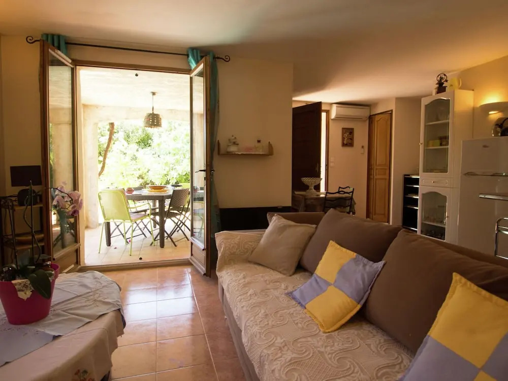 Apartment in a Villa With Shared Pool in La Ciotat, 5 min From the Beach!