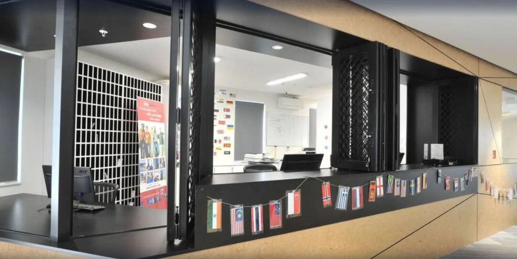 5 Whitaker - Hostel