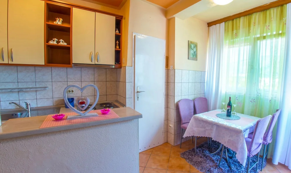 Apartment Rainbow Star