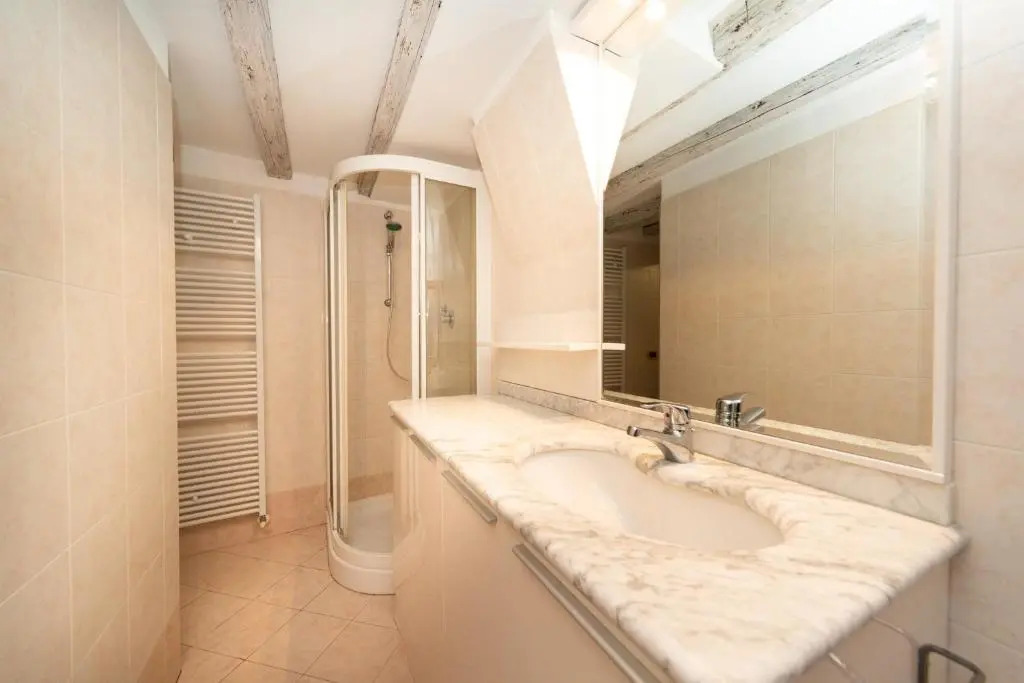 Heart of Venice White House Rialto Wi-Fi 1GBs