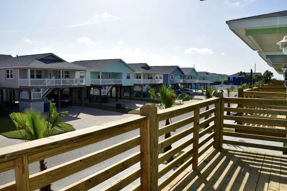 Sweet Life, Salty Sea 2 Bedroom Home