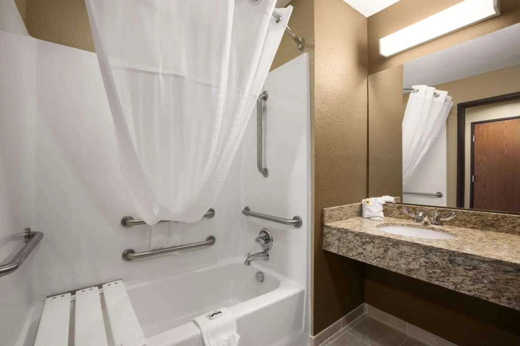 Microtel Inn & Suites by Wyndham Kenedy Karnes City
