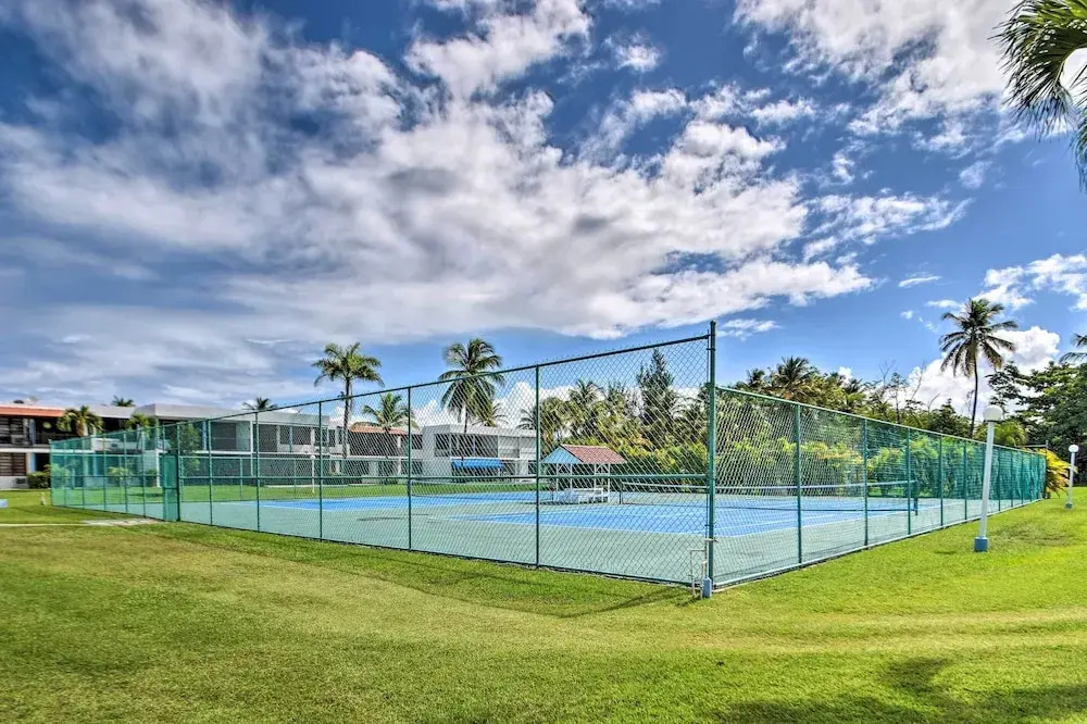 Playas Del Yunque Condo: Pool & Beach Access