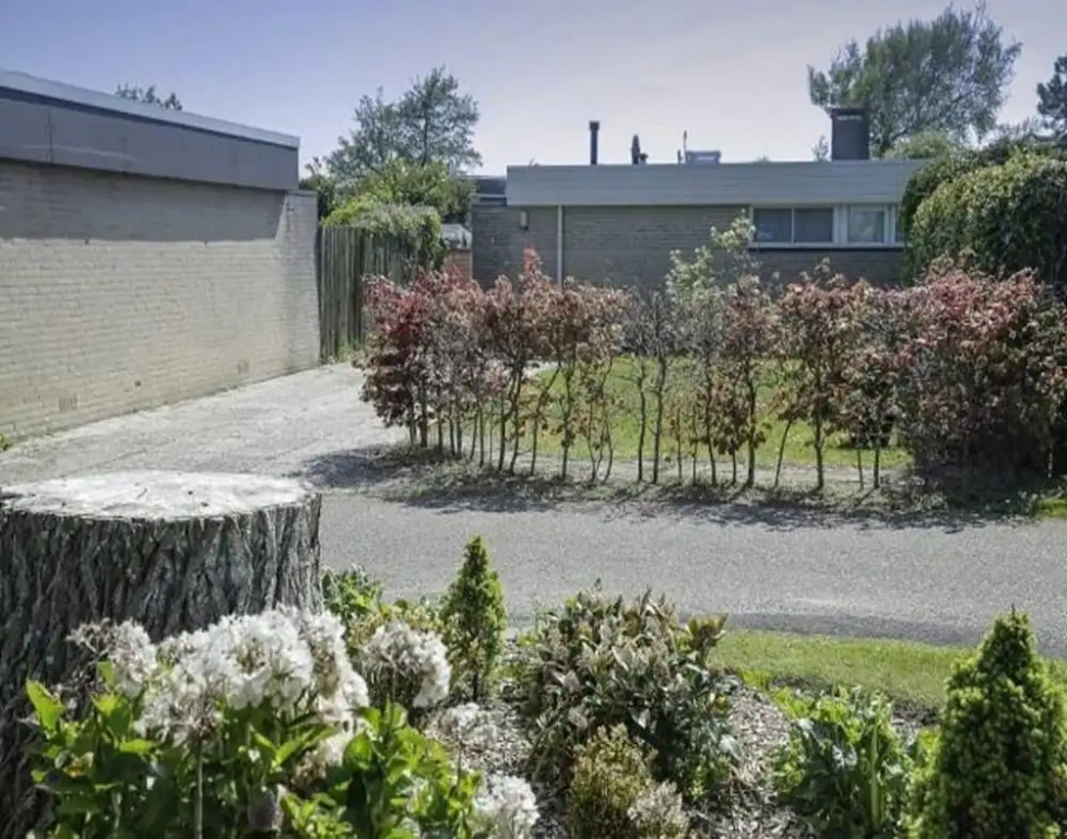 Bungalow With South-facing Garden