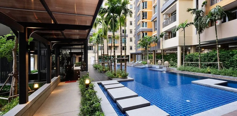 Апартаменты Locals Sathorn Siamese Nang Linchee