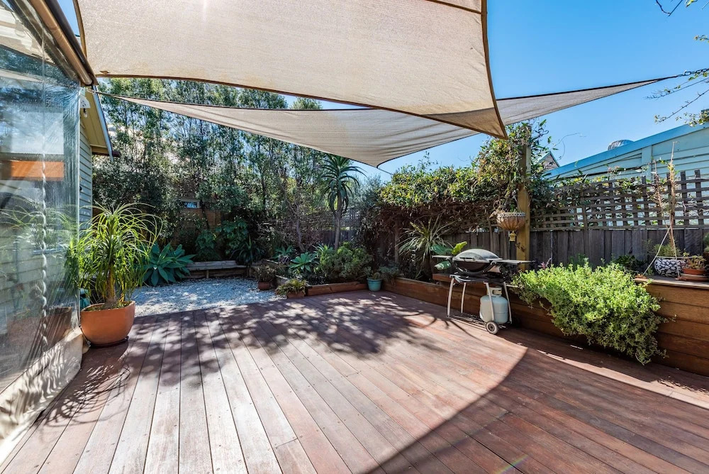 Gorgeous family retreat next to the CBD