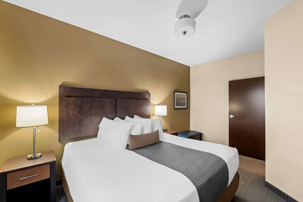 Best Western Plus Lacombe Inn and Suites