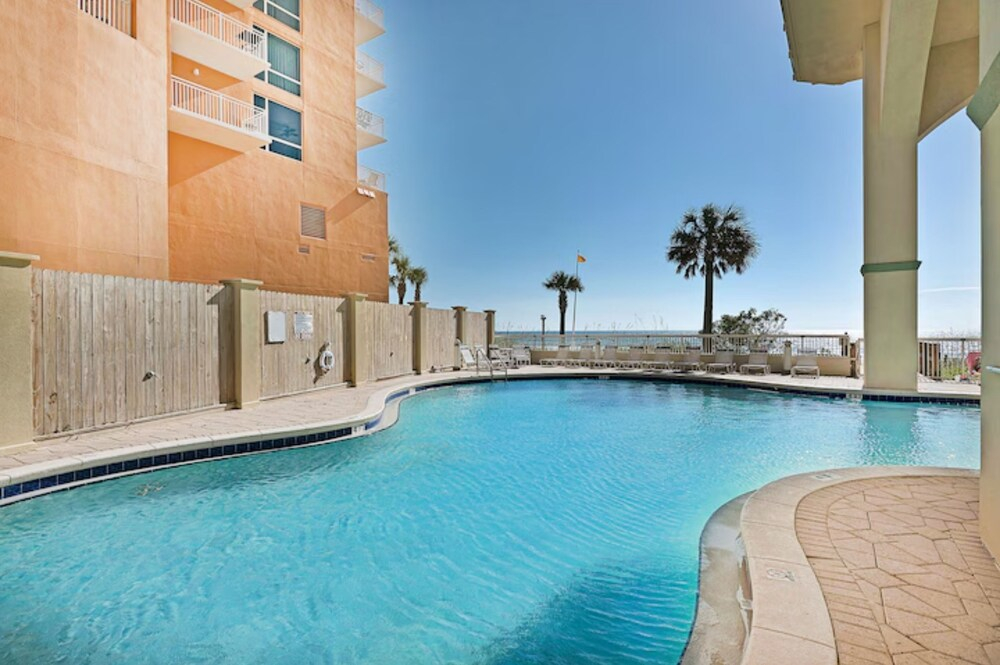 Splash, Relax & Repeat at Dolphin View Retreat! Beachfront! Sleeps 9!