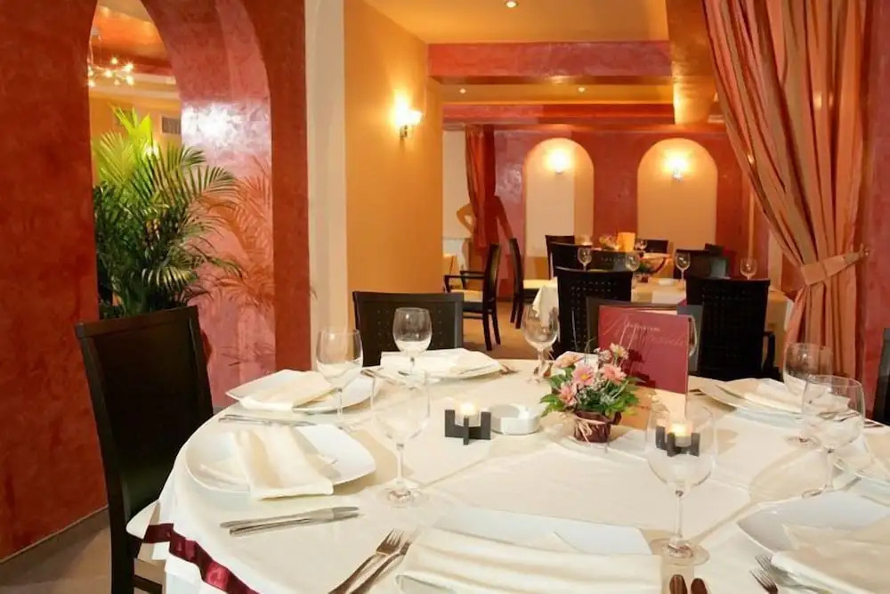 Riverside Hotel