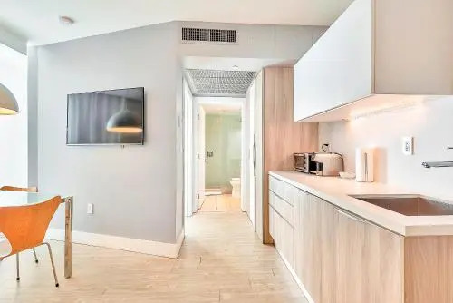 Boutique Hotel Suite 1215 West Avenue