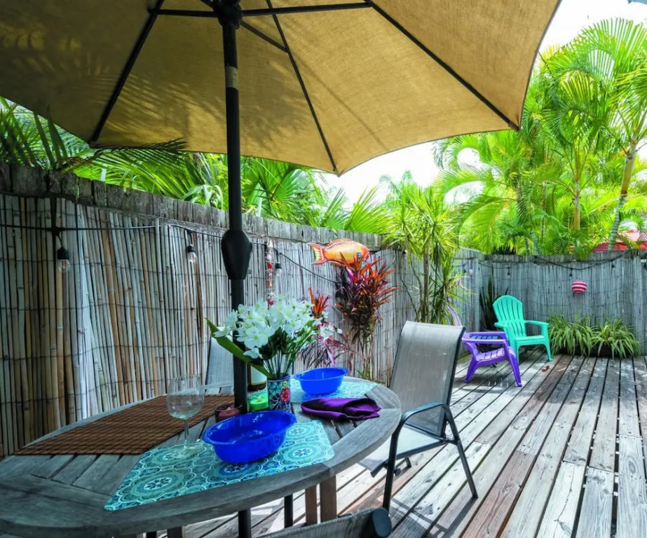 Treasure Island Sunset Beach Bungalow by Tech Travel