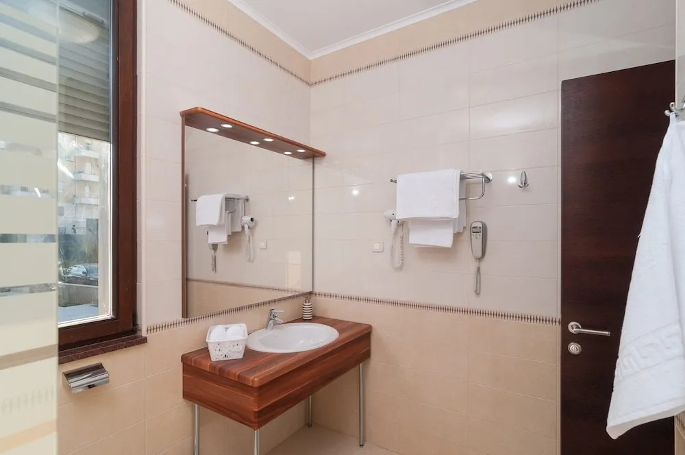 Luxury Rooms Near the Beach3