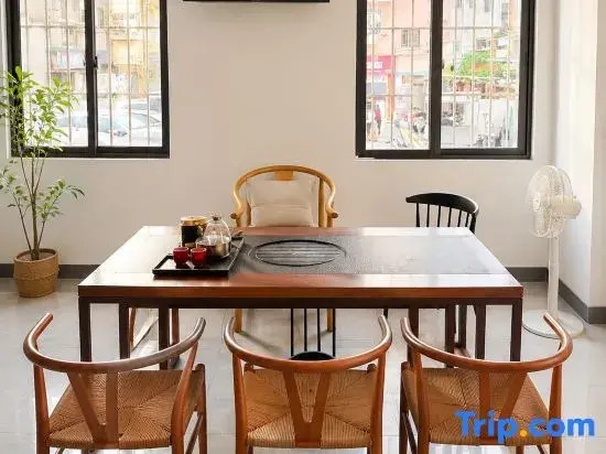 Youth Encounter Homestay (Shenzhen International Airport Hourui Metro Station Branch)