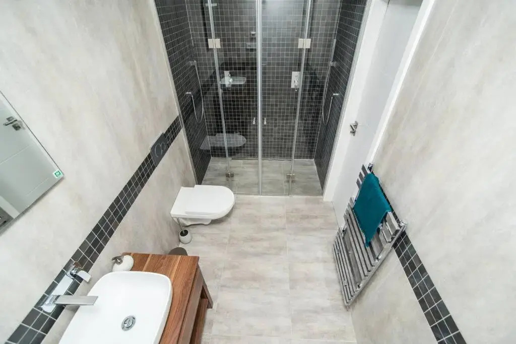Old Town 1 Bedroom Oasis with AC and Double Shower