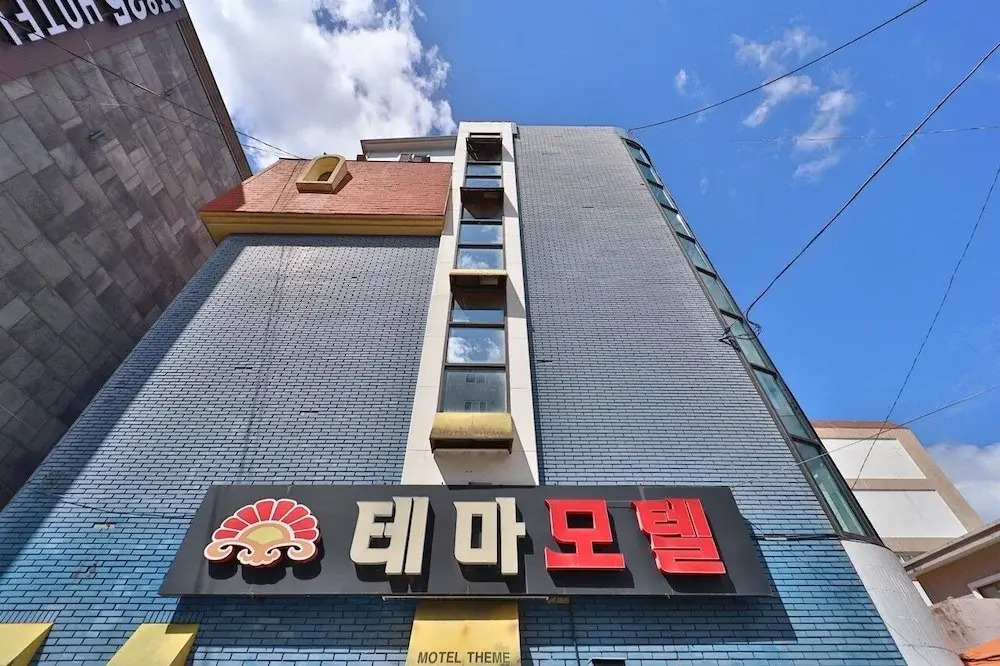 Theme Motel