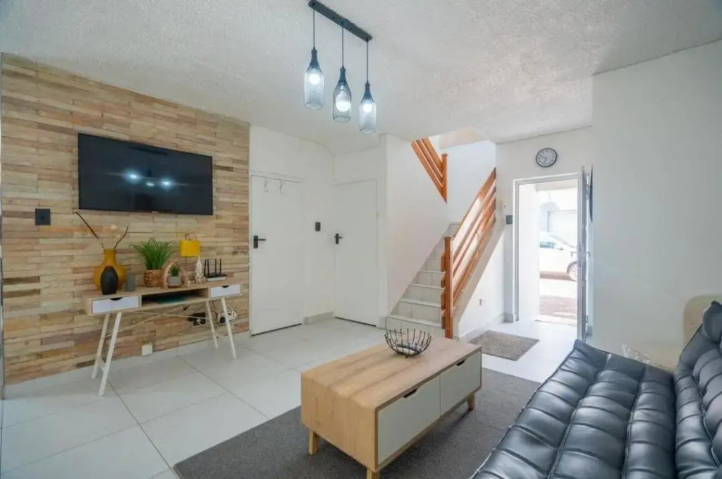 Durban Halaal Accommodation "No Alcohol Strictly Halaal No Parties" Entire Luxury Apartment, 3 Bedrooms, 6 Sleeper, Self Catering "JUST LOCK AND GO"