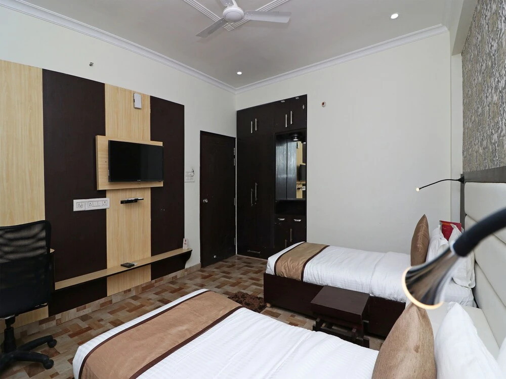 OYO 14909 Hotel Vivid