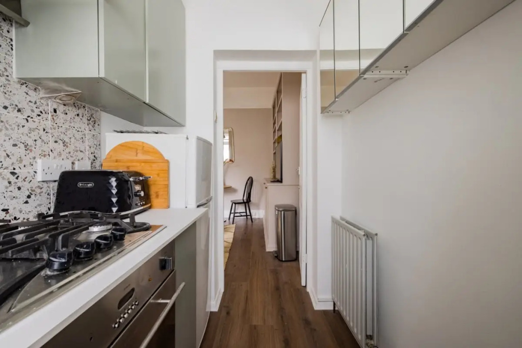 The Stephens Terrace Escape - Lovely 1BDR Apartment with Balcony