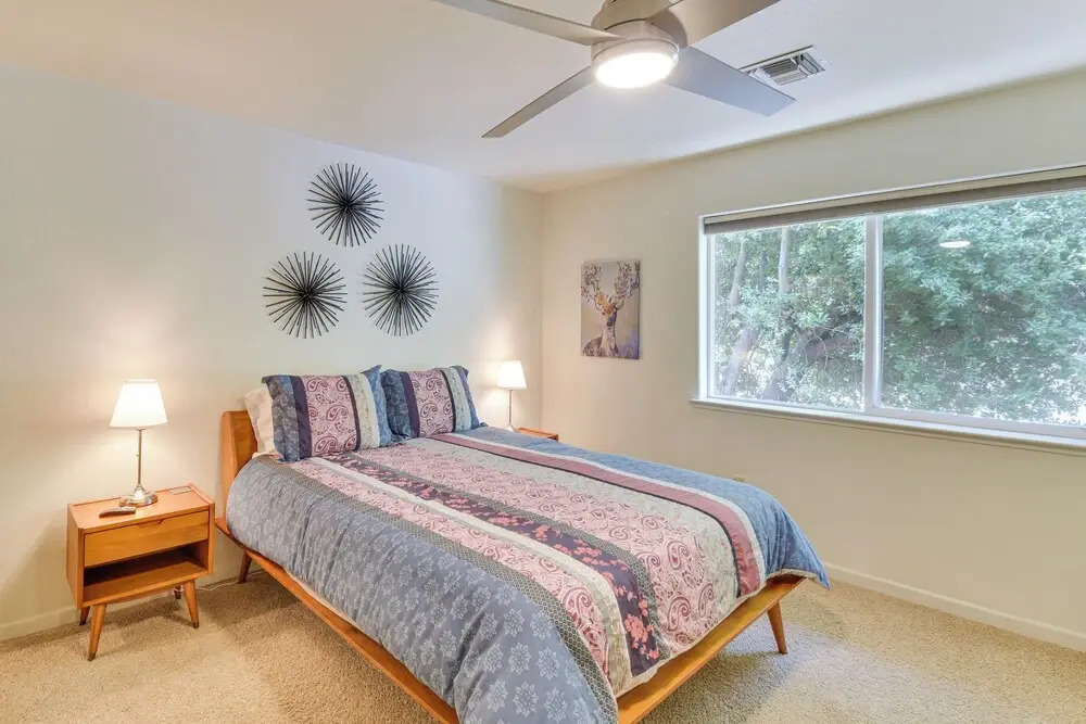 Gateway to Yosemite: Group-friendly Groveland Home