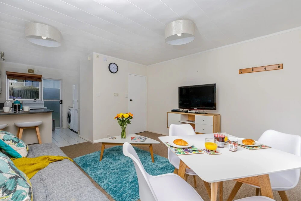 Super 2 bed flat in Remuera