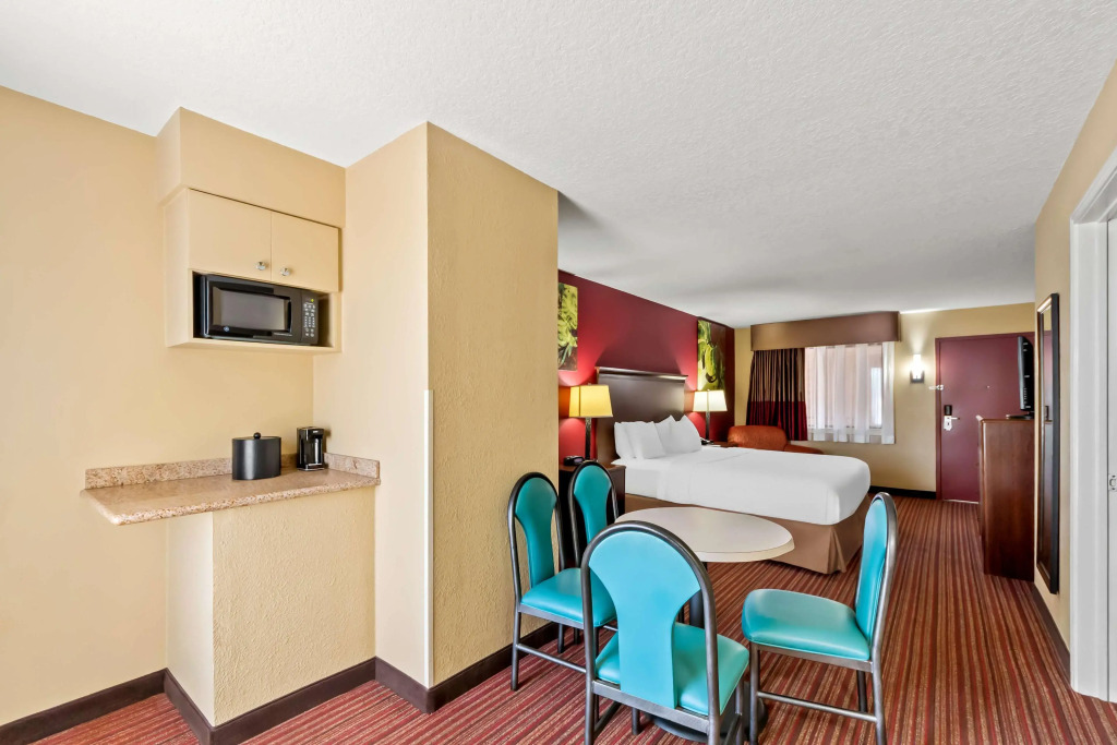SureStay Plus by Best Western San Antonio Fiesta Inn