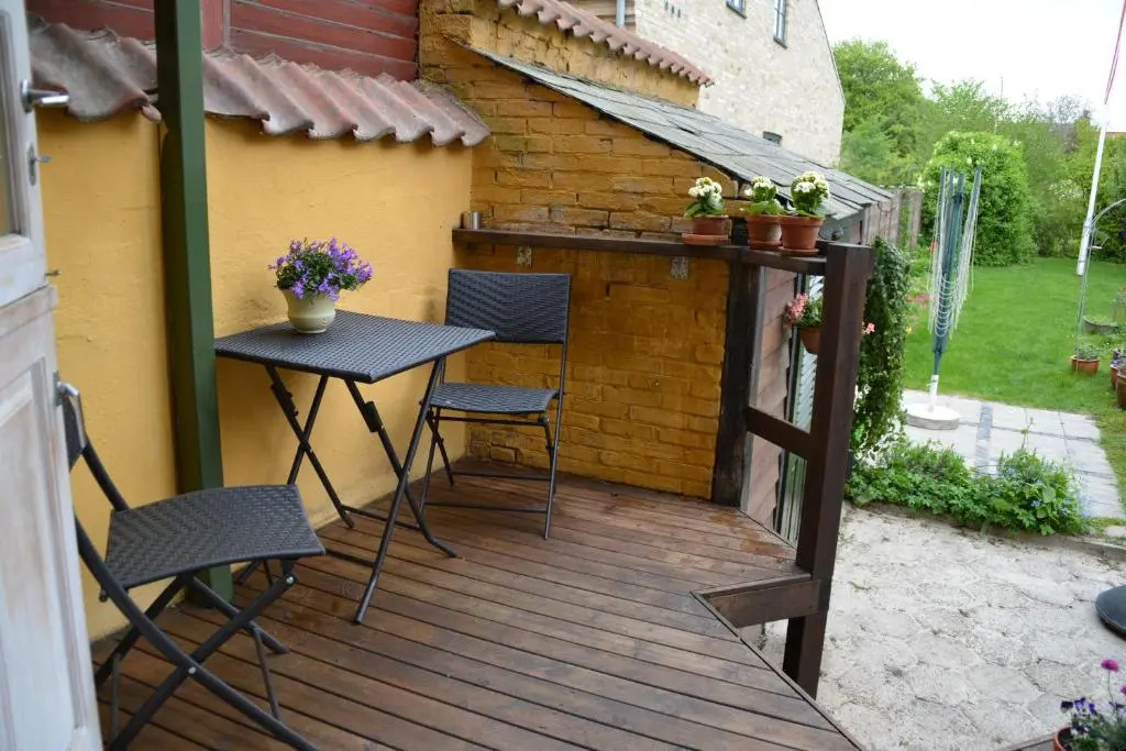 City House with Terrace, Garden and Free Parking