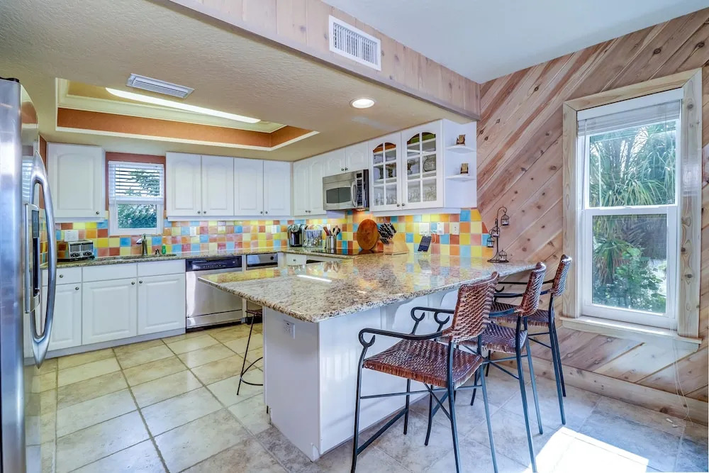 New Listing! Beachfront Bliss W/ Stunning Views 3 Bedroom Townhouse