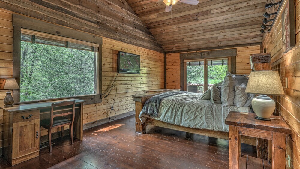Whisper Creek Lodge by Escape to Blue Ridge